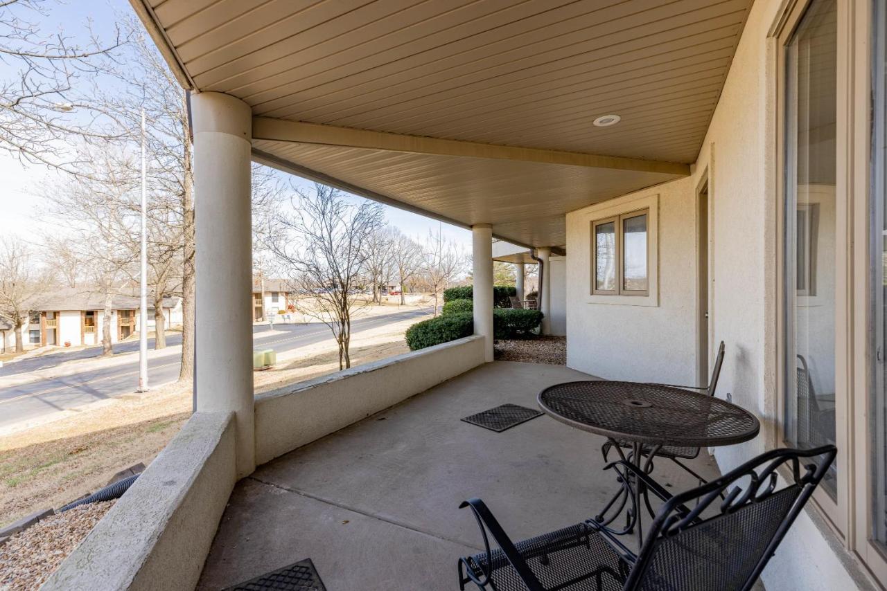 B 32-1 Spacious Villa Close To Pool Branson Exterior foto
